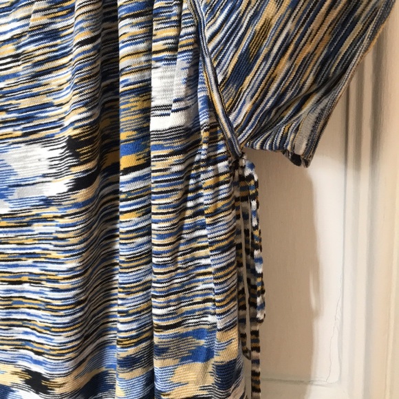 BCBGMaxAzria dress in navy/gold combo, size L. - Picture 4 of 7